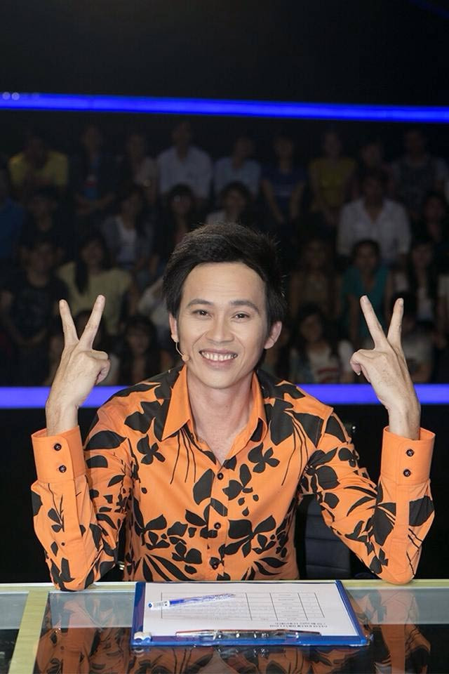 Không chỉ tham gia diễn hài, đóng phim, Hoài Linh còn rất đắt show giám khảo, MC, trong các chương trình như “Gương mặt thân quen”, “Tôi là người chiến thắng – The Winner Is”, “Ơn giời! Cậu đây rồi”, “Vietnam's Got Talent”. (Ảnh: FBNV)