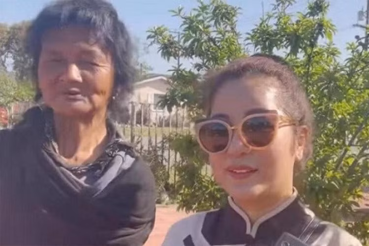 Tuy nhiên, ngoài những lời khen, nữ danh hài sinh năm 1976 lại bị một số người tỏ ra nghi ngờ cô lợi dụng Kim Ngân để câu view, trục lợi. (Ảnh: Thúy Nga Channel)