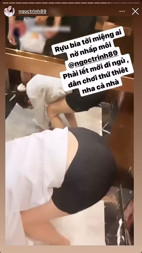 "Nữ hoàng nội y" say đến mức bò lê lết trong thang máy, bước vào phòng ngủ không vững phải có người đỡ.