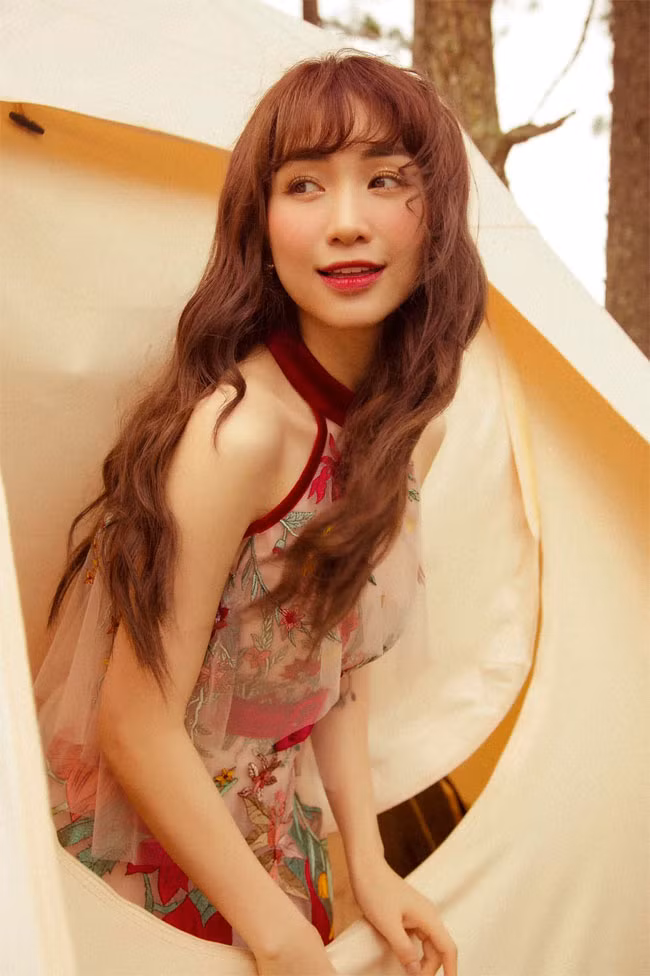 Hình ảnh "bà mẹ một con" Hòa Minzy ngày càng quyến rũ và nữ tính hơn trong mắt người hâm mộ.