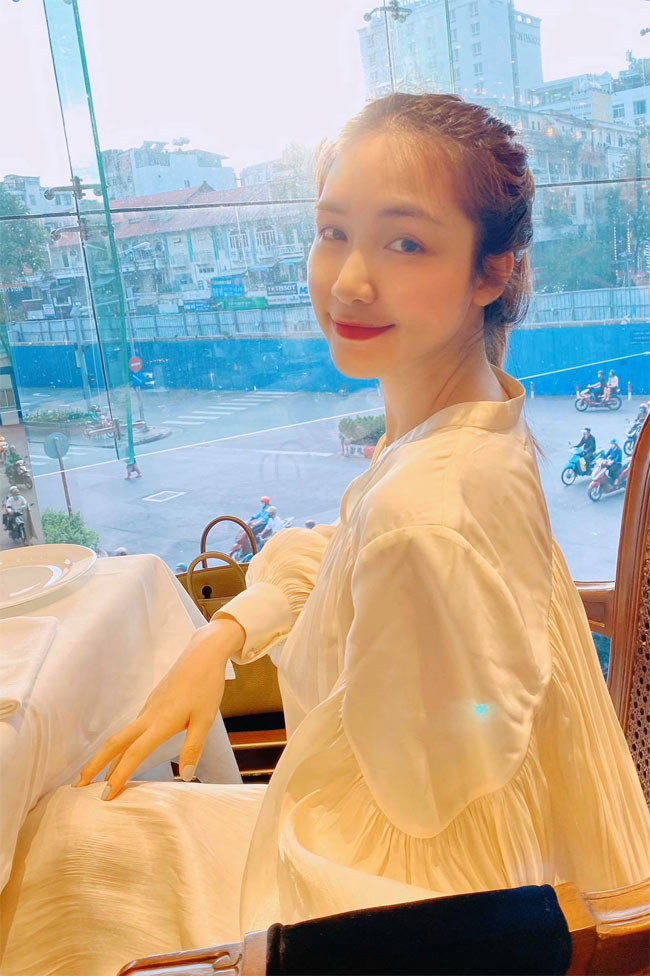 Mang bầu và sinh con bí mật, khi con trai tầm khoảng 2 tuổi Hòa Minzy mới tiết lộ hình ảnh con trai.