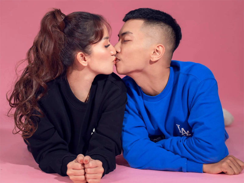 Cả hai có 5 năm âm thầm tìm hiểu và trong suốt thời gian đó Khánh Thi đã không ít lần chia tay Phan Hiển.