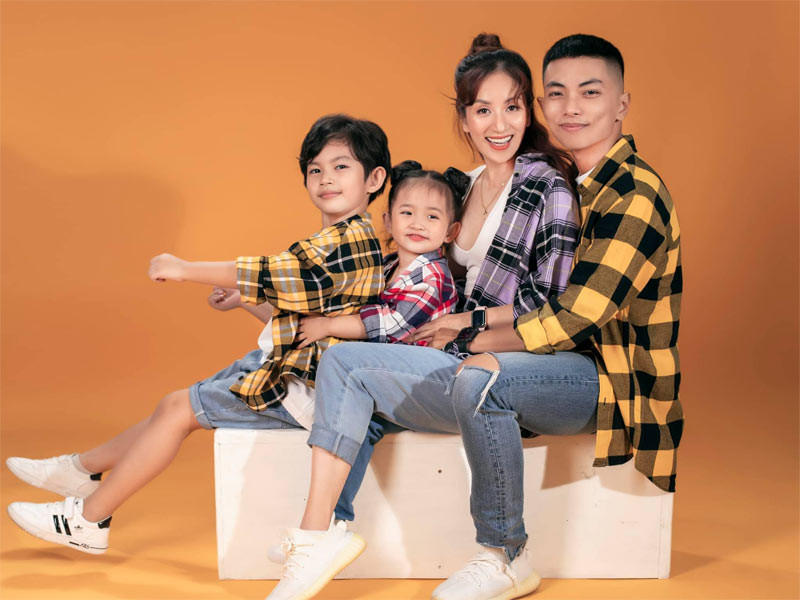 Đến năm 2015, Khánh Thi - Phan Hiển đón con trai đầu lòng Kubi và ba năm sau hai vợ chồng có thêm con gái Anna.