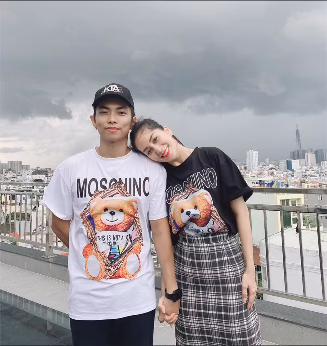 Từ mối quan hệ cô - trò, Khánh Thi và Phan Hiển đã trở thành một trong những cặp vợ chồng gây chú ý của Vbiz.