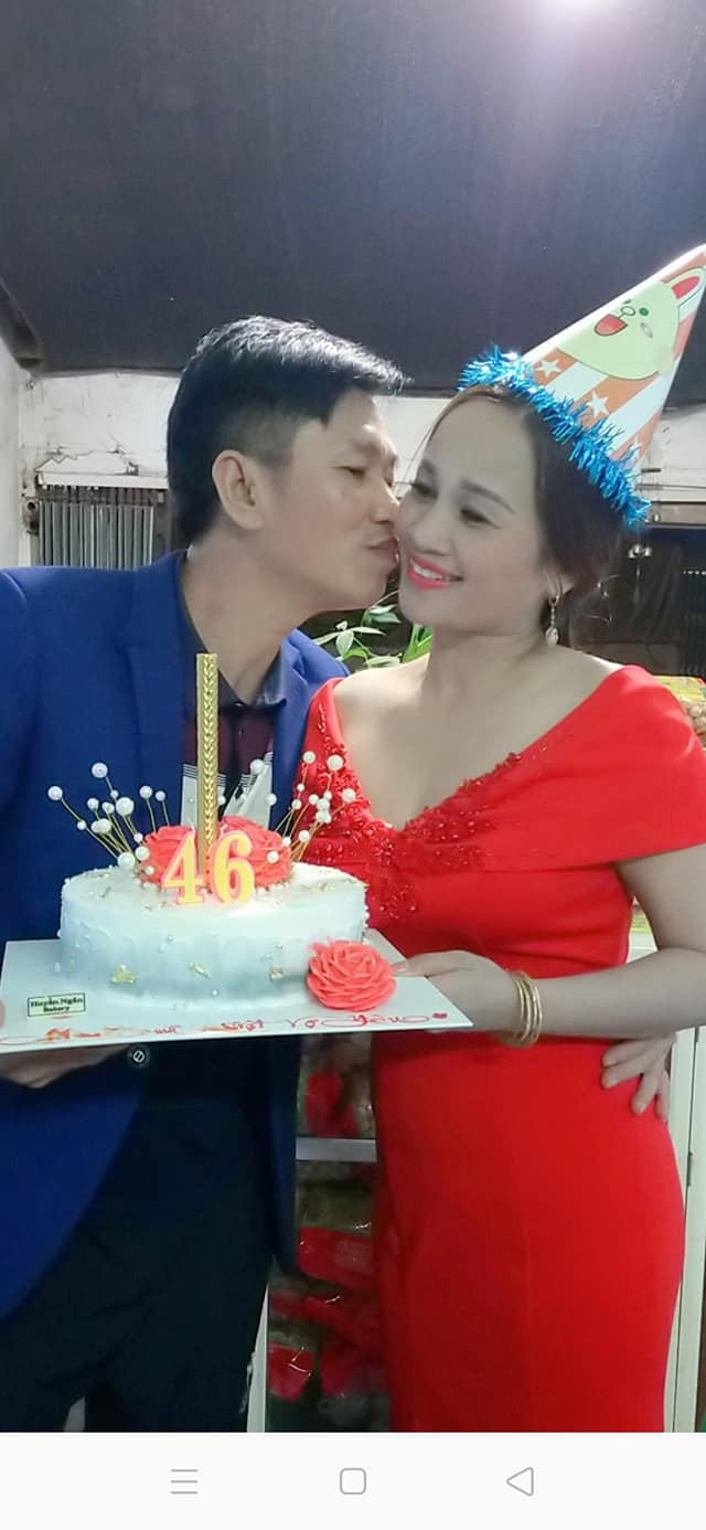 Hiện tại, ngoài công việc đi diễn, Lê Thị Dần khi rảnh vẫn ở nhà làm kẹo cùng gia đình. Cô còn phát triển kênh Youtube đăng những clip diễn hài và đi hát để phục vụ khán giả.