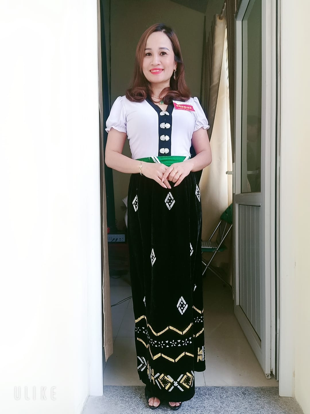 Ngoài diễn hài, người phụ nữ dân tộc Thái ở Thanh Hóa còn đi hát và nhận được nhiều sự ủng hộ của khán giả gần xa.