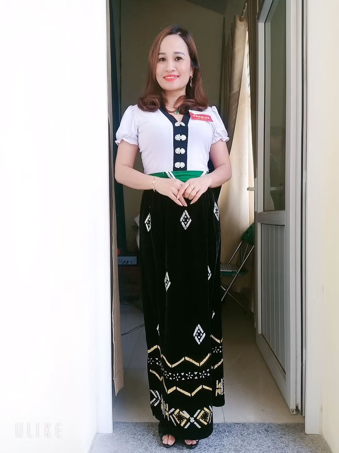 Ngoài diễn hài, người phụ nữ dân tộc Thái ở Thanh Hóa còn đi hát và nhận được nhiều sự ủng hộ của khán giả gần xa.