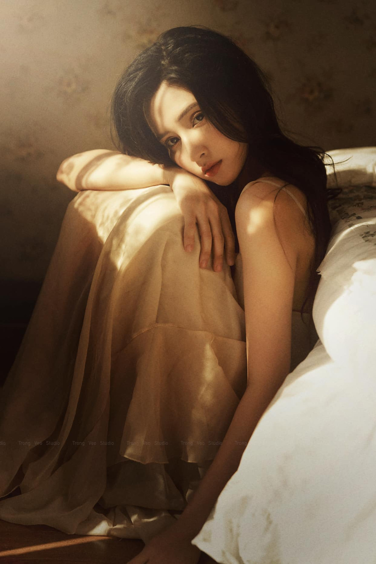 "Mình đau vì mình chọn nhầm người, đau hơn là đã khiến con mình trở thành 1 đứa bé không có sự quan tâm của ba từ lúc mẹ bầu cho đến lúc lọt lòng... Từ lúc biết tin mang thai, tất cả mọi thứ mình đều làm 1 mình, từ khám thai, đi làm cho đến việc đi sanh con cũng vậy. Mình thông cảm cho công việc của anh áp lực nên không dành thời gian cho mẹ con mình, nhưng anh lại dành thời gian cho 2-3 cô gái khác thì được. May mắn rằng ông trời cũng còn thuơng cho cuộc đời của mình khi mình biết chuyện anh ngoại tình thì mình đã sanh con được 4 tháng rồi. Nếu trong thời gian mang thai mình phát hiện ra chắc mình shock đến chết mất", Thiên An bộc bạch.