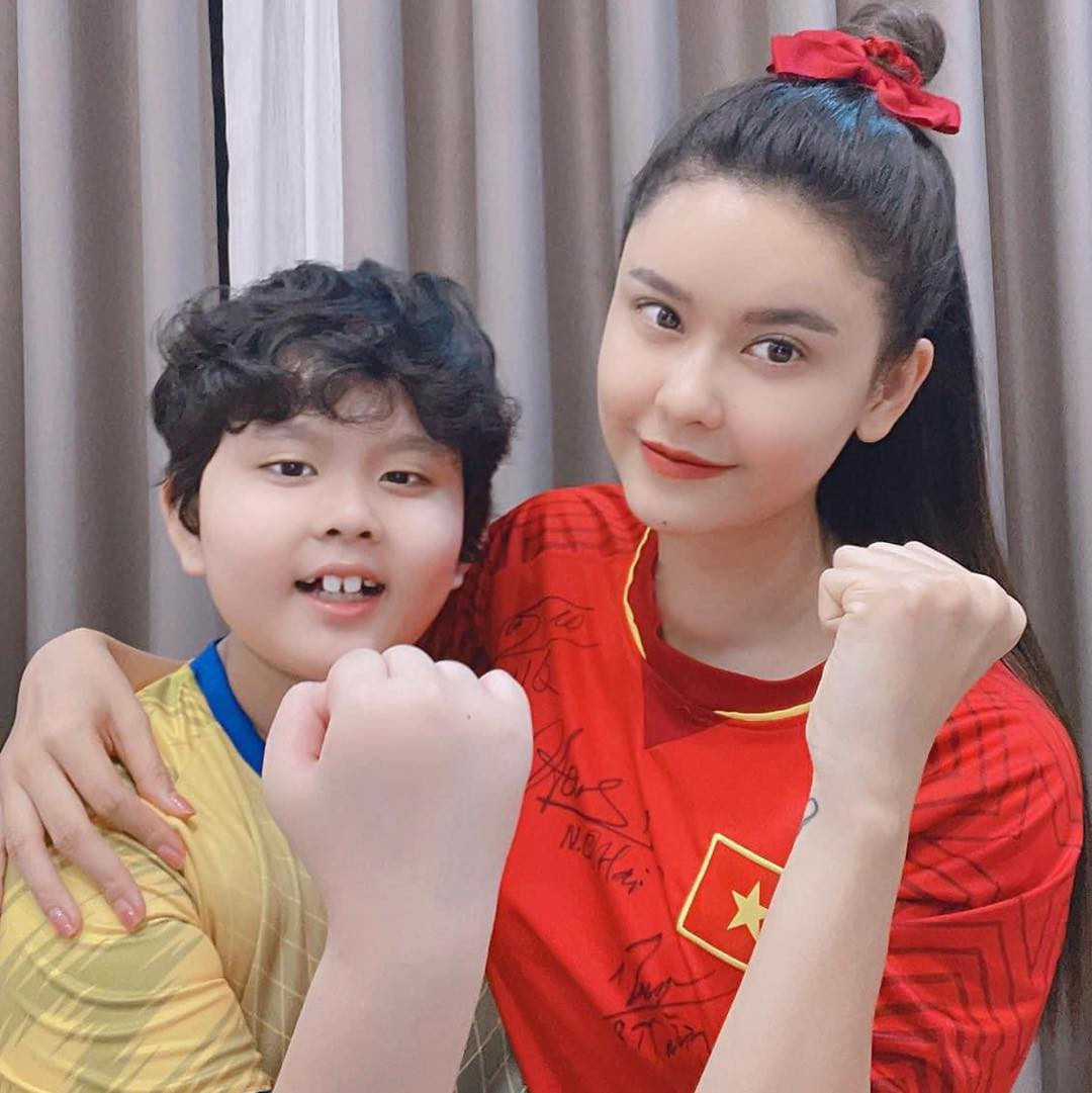 Trương Quỳnh Anh dành nhiều thời gian bên con và tập trung cho công việc.