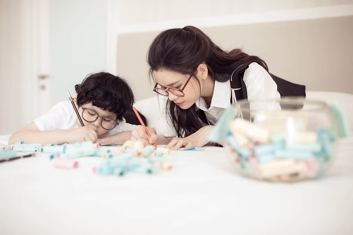 Tuy vậy, đa phần khán giả đều cho rằng không loại trừ khả năng Tim và Trương Quỳnh Anh muốn con trai Sushi có kỳ nghỉ trọn vẹn nhất bên ba mẹ dù cả hai đã "đường ai nấy đi".