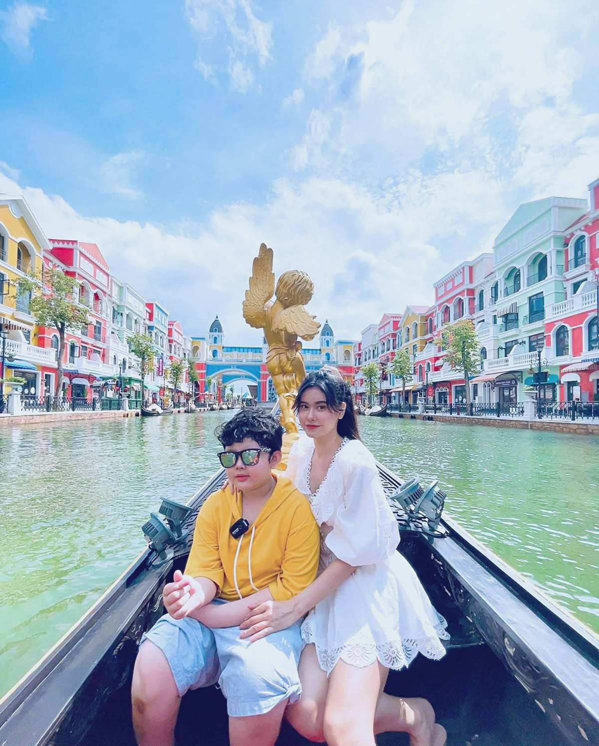 Con trai càng lớn càng ngoan ngoãn, tình cảm, trở thành động lực lớn để giọng ca sinh năm 1989 nỗi lực xây dựng một hình ảnh đẹp không scandal. Cô không muốn con mình phải đọc được những tin tức không hay.