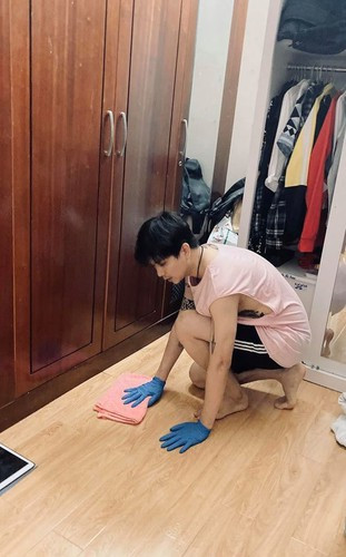 Hậu ly hôn, Tim thích nghi với cuộc sống độc thân khi khoe tự mình làm các việc trong nhà.