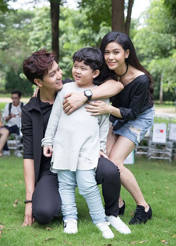  Tim và Trương Quỳnh Anh chia tay năm 2018 trong ồn ào khi đã ly hôn nhưng vẫn sống chung nhà, sánh đôi cùng nhau tại sự kiện.