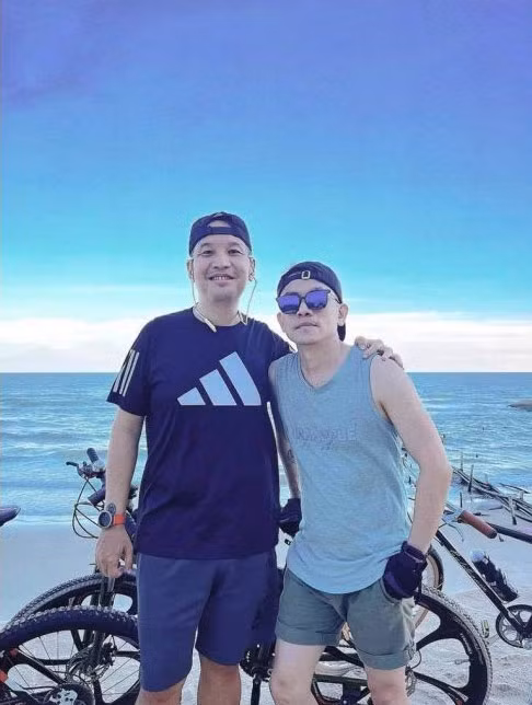 Từ 110kg, đạo diễn Quang Huy đã giảm xuống còn có 78kg. Màn giảm cân ngoạn mục của sao nam Việt này đã nhận được rất nhiều lời khen ngợi của mọi người.