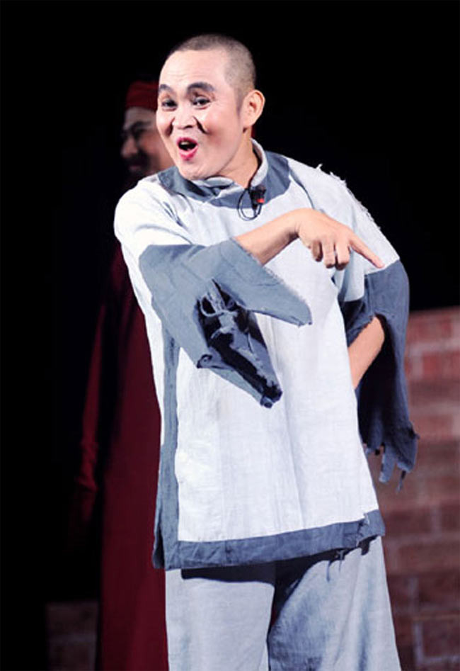 Xuân Hinh đã quyết định đi làm thêm, đi buôn đủ thứ “thượng vàng hạ cám” để có tiền học và phụ giúp gia đình.