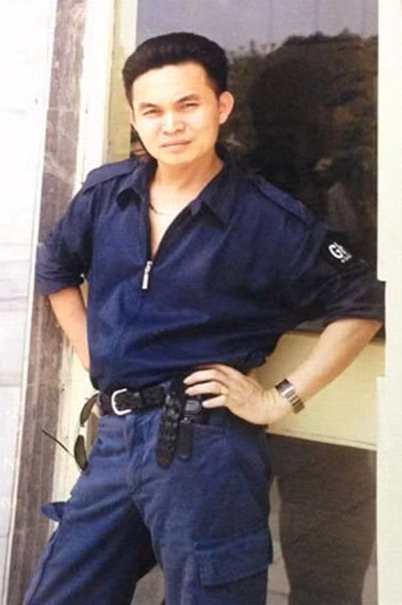 Khi nhập học trường Sân khấu Điện ảnh, Xuân Hinh nhớ mãi hình ảnh mẹ chạy ra bến xe dúi cho anh 20.000 đồng.