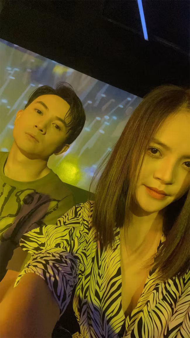 Thay vì mái tóc dài buộc cao với phần mái xéo giống nhân vật trong phim kiếm hiệp, trong phần 2, Khánh Thy sẽ có mái tóc suôn dài ngang vai.