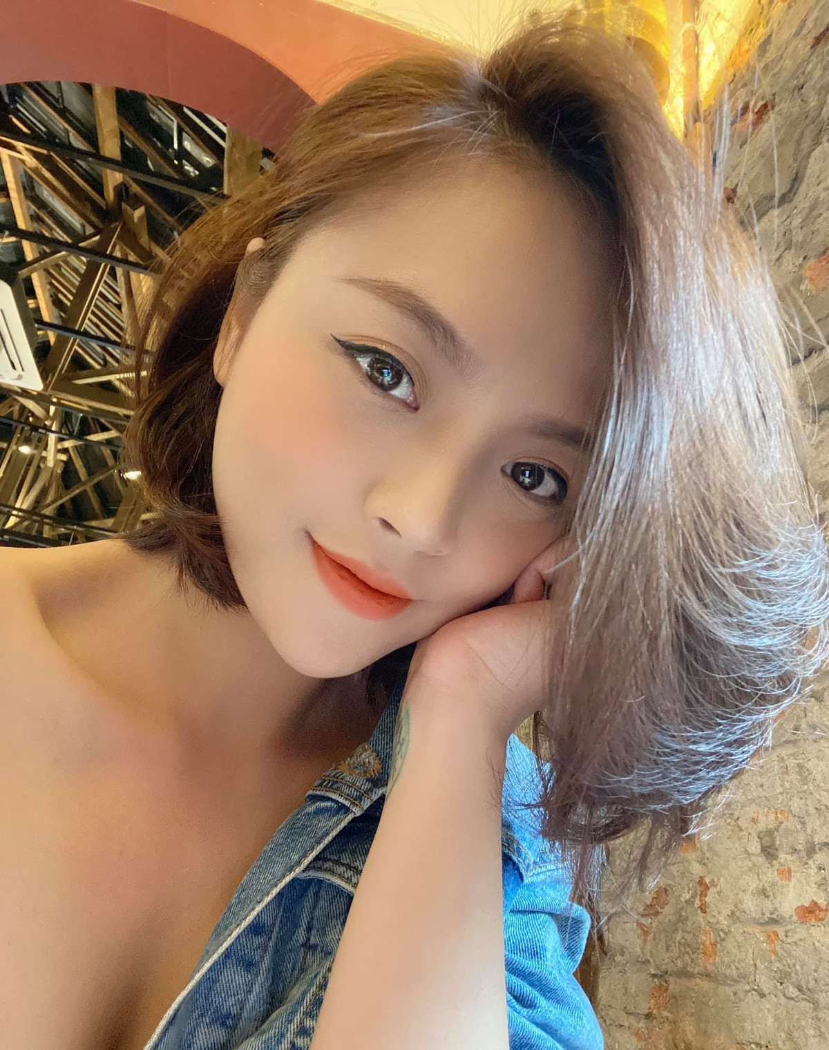 Ở tuổi 32, mỹ nhân "chiếm sóng" giờ vàng phim Việt ngày càng đẹp mặn mà và quyến rũ.