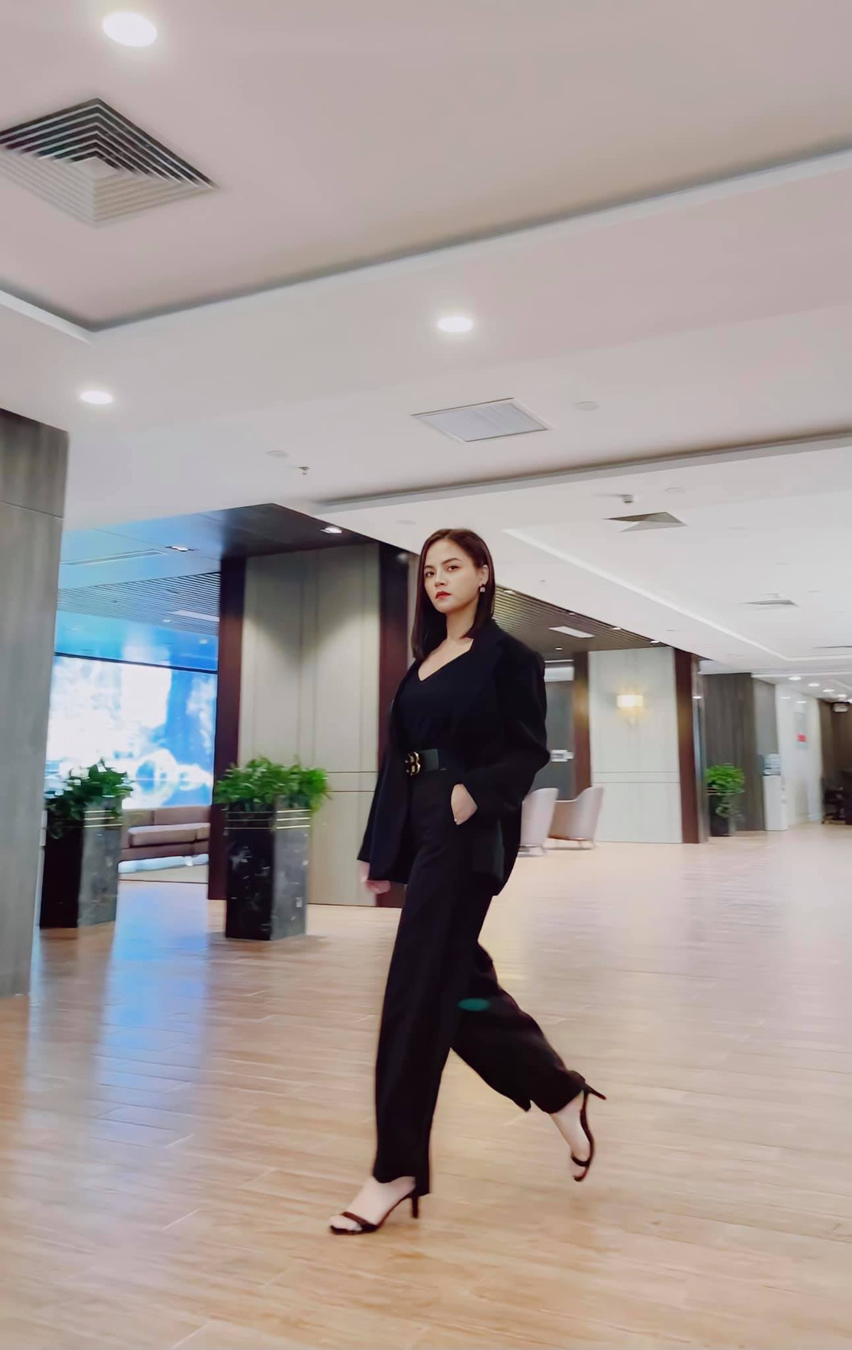 Thu Quỳnh luôn gây ấn tượng với phong cách chỉn chu và xinh đẹp mỗi khi xuất hiện nơi đông người.