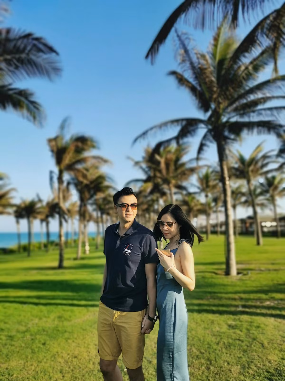 Nam MC sinh năm 1984 từng hết lời khen bà xã là người rất thông minh. Vợ làm ở Bộ ngoại giao, từng có thời gian đi du học ở nước ngoài nên cách tư duy cũng cởi mở và độc lập. Với anh, vợ là người bao dung và yêu thương chồng con.