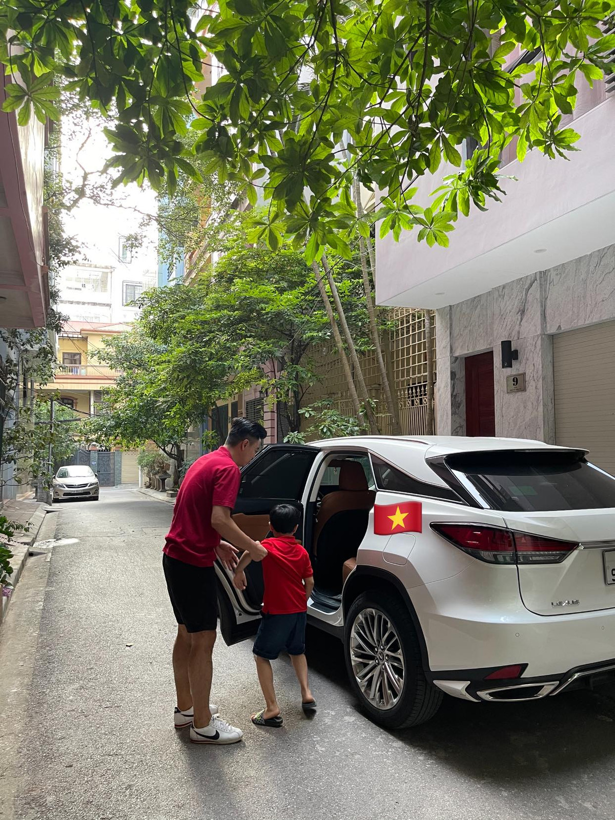 Trong một lần chia sẻ trên Báo đầu tư, nam MC cho biết vợ chồng anh rất khó khăn khi sau 3 năm mới có được con, nên cả hai dành hết sự yêu thương hướng về con.