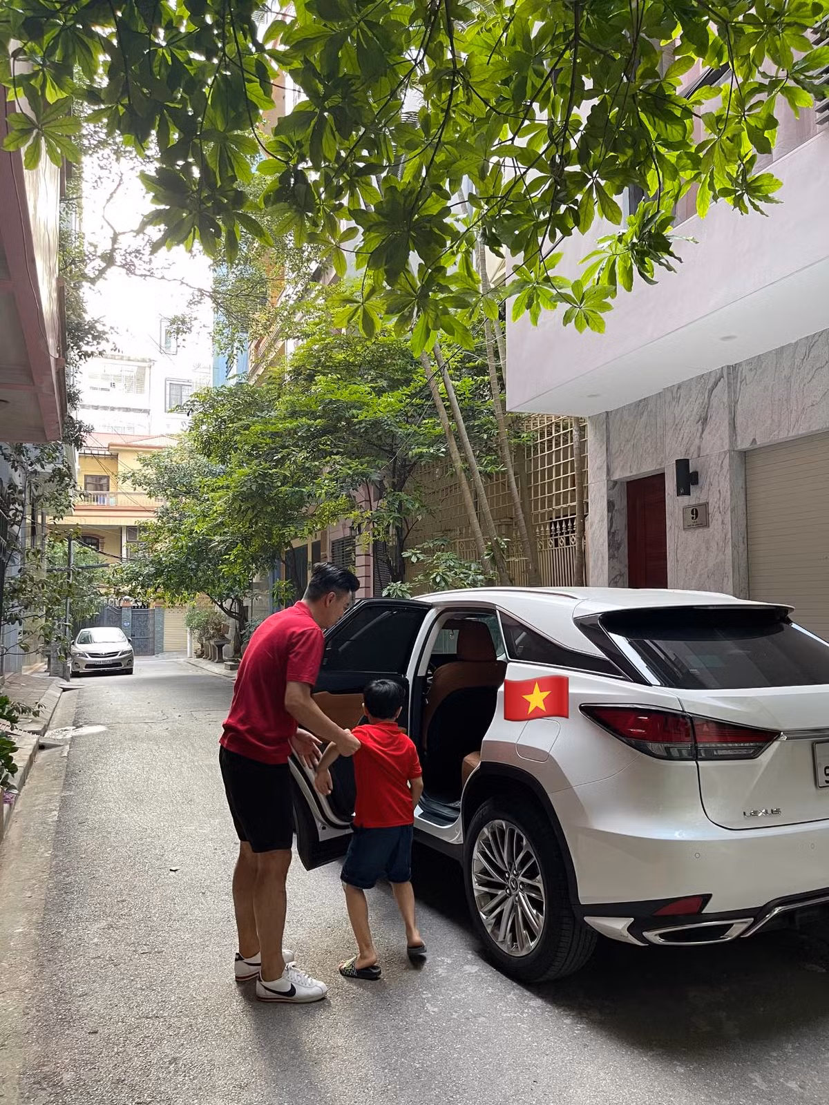 Trong một lần chia sẻ trên Báo đầu tư, nam MC cho biết vợ chồng anh rất khó khăn khi sau 3 năm mới có được con, nên cả hai dành hết sự yêu thương hướng về con.