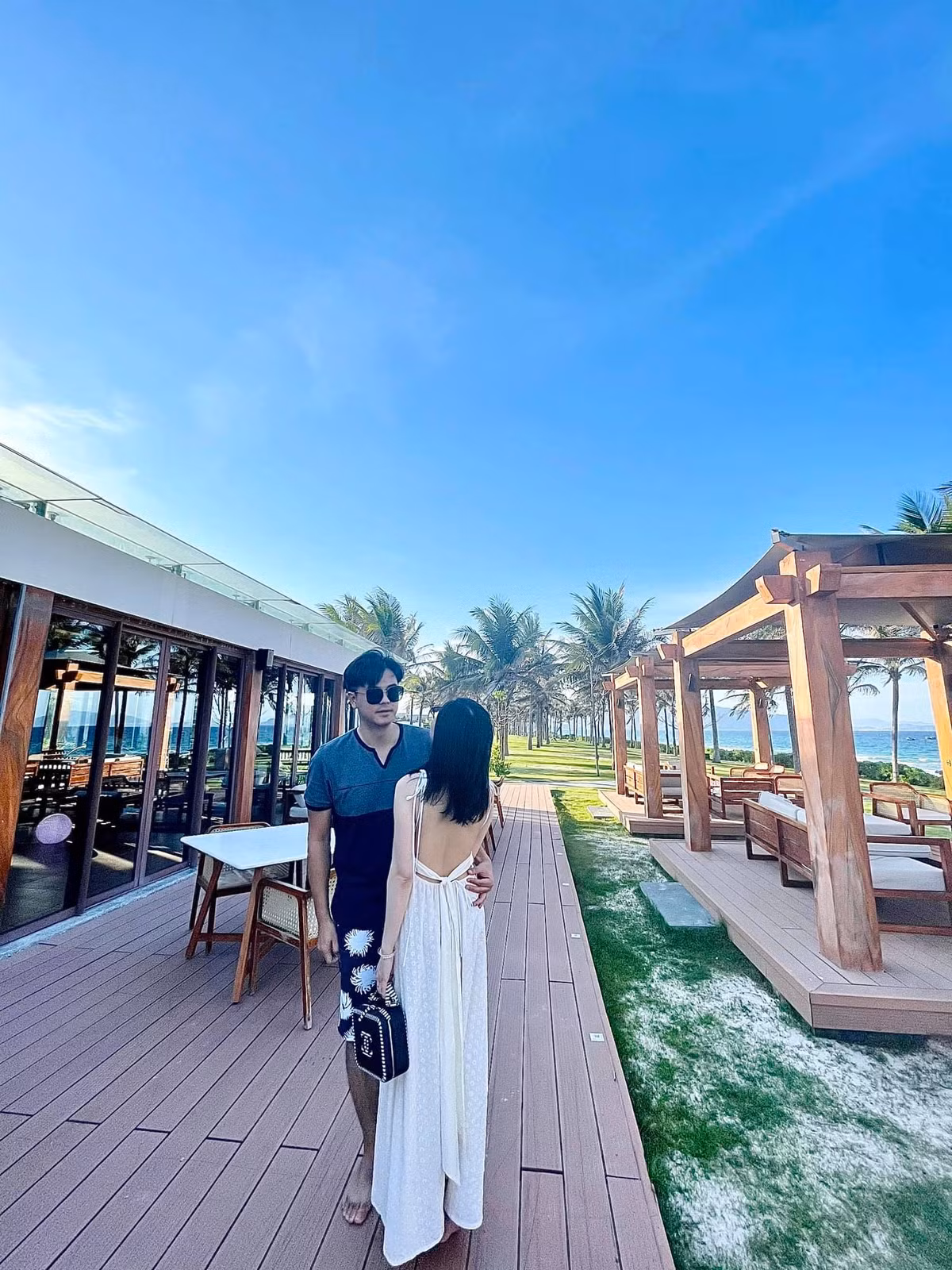 Bà xã của MC Tuấn Tú được khen ngày càng xinh đẹp mặn mà hơn so với lúc mới kết hôn.