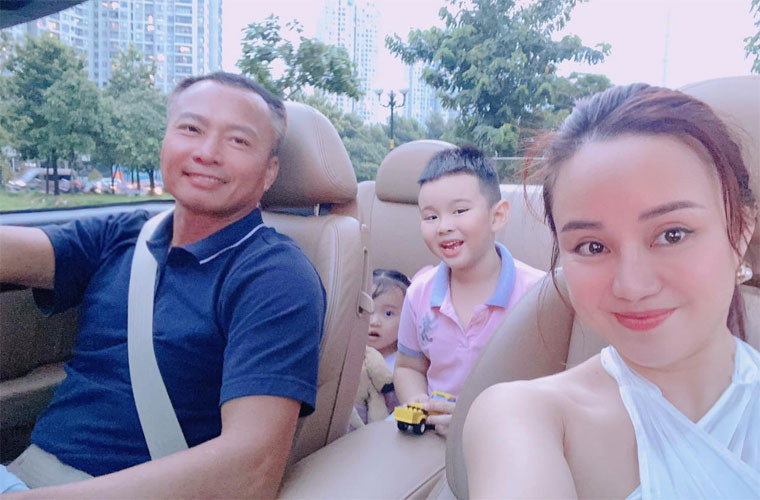 Từ một cô ca sĩ xuất thân nghèo khó, Vy Oanh hiện đã có trong tay tất cả từ danh tiếng, tiền bạc, hạnh phúc gia đình.