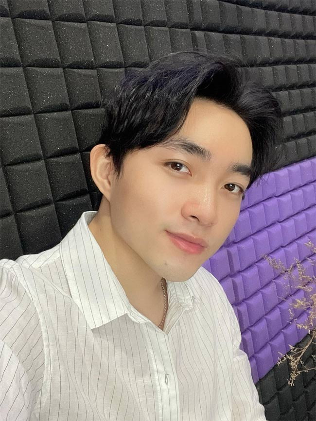 Sau đó nam ca sĩ chuyển vào TP.HCM sống để hoạt động âm nhạc.