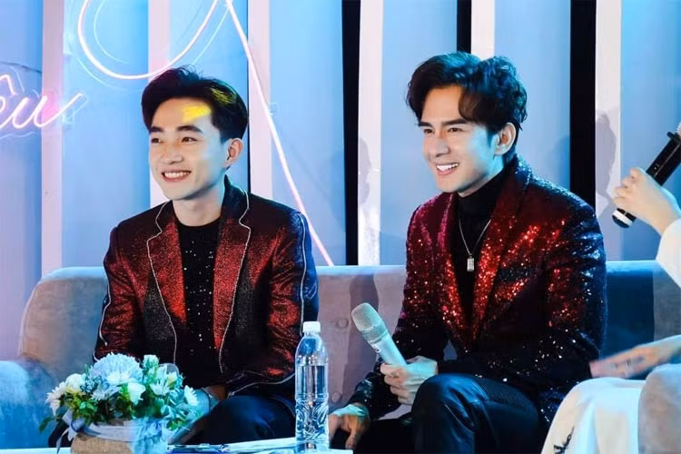 Trung Quang sinh năm 1997 ở Thanh Hóa, từng học nhạc tại Trường Đại học Văn hóa Thể thao và Du lịch Thanh Hóa.