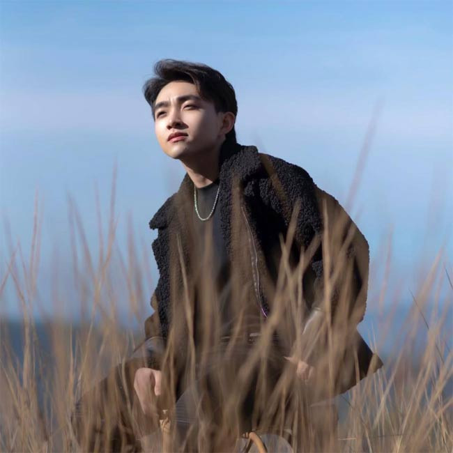 Nam ca sĩ trẻ Trung Quang là học trò của ca sĩ Đan Trường.