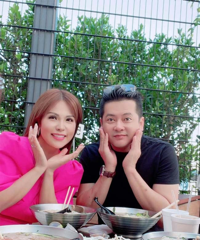 Trước những nghi vấn của cư dân mạng, cả Hoàng Anh - Thắm Bebe khẳng định chỉ là bạn bè và giúp đỡ nhau trong công việc.