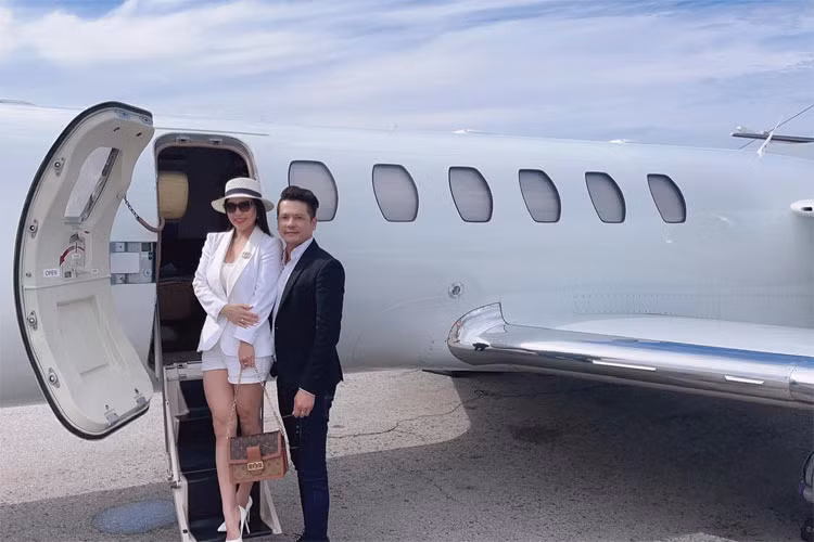 Chồng của Thắm Bebe còn tung tin nhắn mùi mẫn qua lại giữa hai người trong đó cả hai xưng với nhau là vợ, chồng.