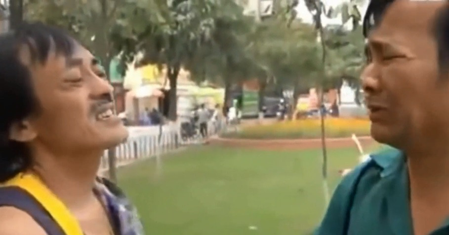 Quang Tèo và Giang Còi từng là đôi bạn diễn ăn ý, được mệnh danh là một trong những "cặp bài trùng" của làng hài miền Bắc từ những năm 2000. Ảnh: VTC1.