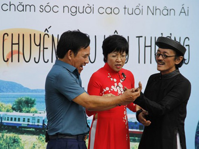 Và nay, bộ đôi thân thiết đã âm dương cách biệt khi nghệ sĩ Giang Còi qua đời vì bạo bệnh.