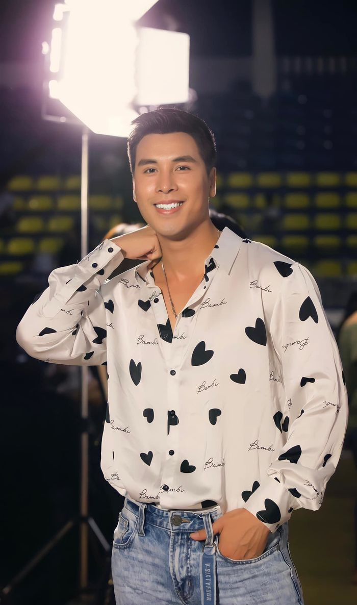 Anh chàng gốc Huế từng là người mẫu và hiện chuyển hẳn sang làm diễn viên.