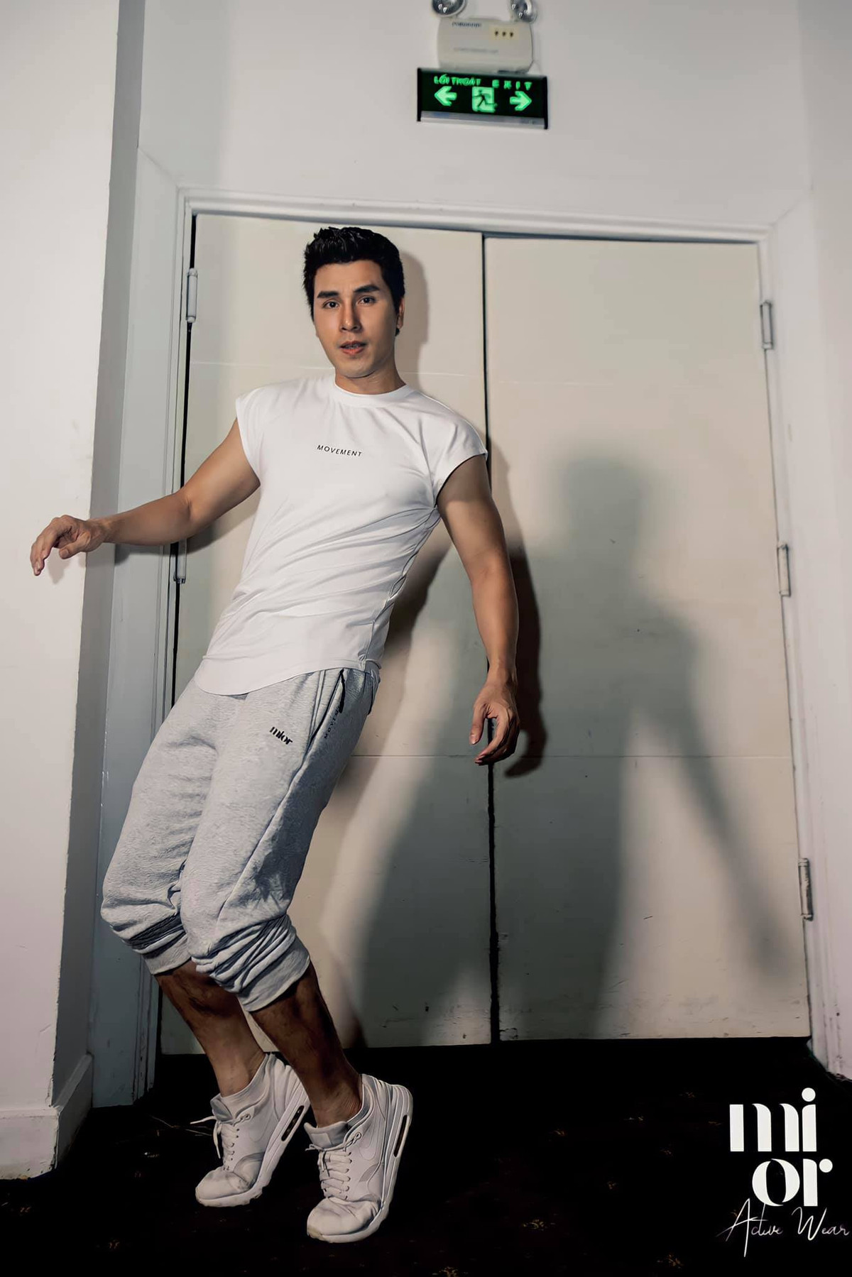 Anh từng giành giải Á vương 1 cuộc thi Nam vương qua ảnh năm 2012; Giải Người mẫu có hình thể đẹp năm 2014, Á vương 2 cuộc thi "Nam vương châu Á Quốc tế 2018" và Thí sinh được yêu thích nhất của cuộc thi.