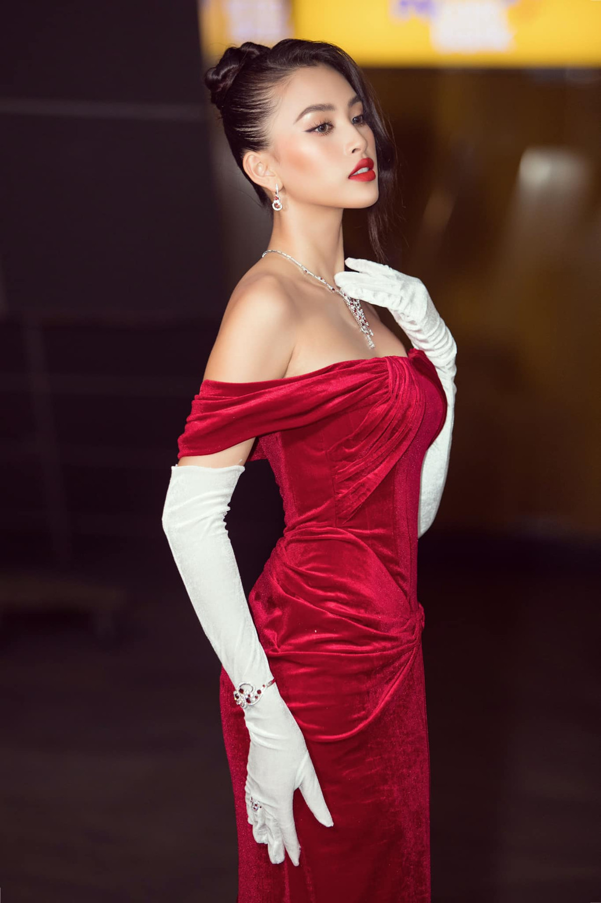 Nhan sắc ngày càng trưởng thành, đang ở độ "chín" của Hoa hậu Tiểu Vy.