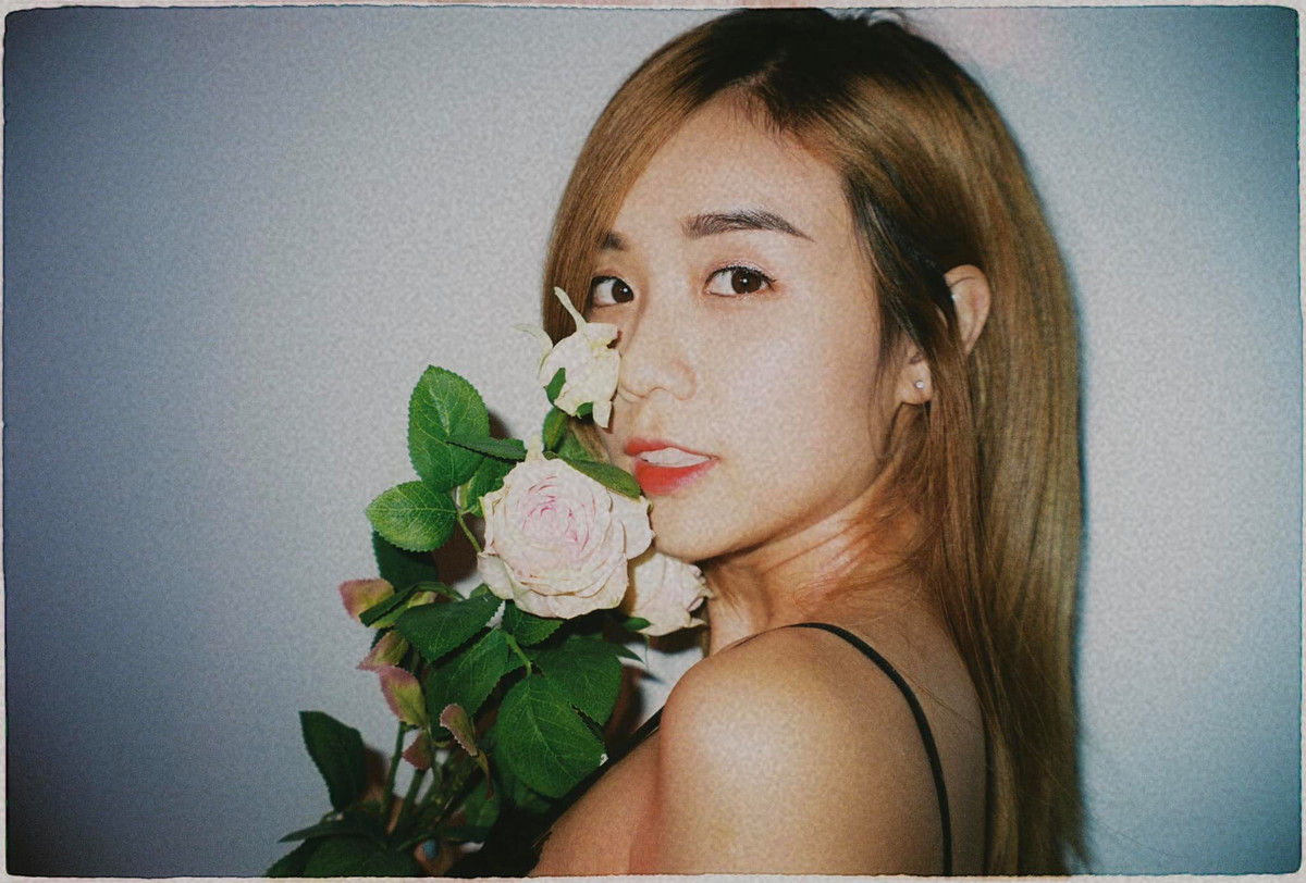 Theo đó, Cindy Lư đăng hẳn album mang tên "Chụp bởi Đạt" và tag tên anh vào.