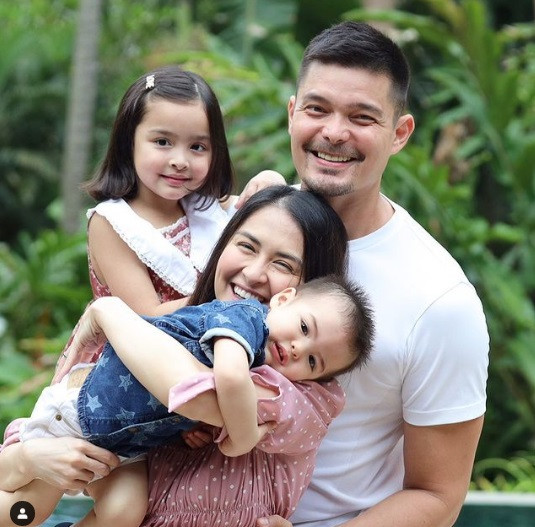 Ngay từ khi chào đời, hai con của mỹ nhân đẹp nhất Philippines đã gây sốt cộng đồng mạng vì vẻ đáng yêu với làn da trắng bóc, gương mặt bầu bĩnh, đôi mắt to tròn cùng hàng mi cong vút, đôi môi chúm chím.