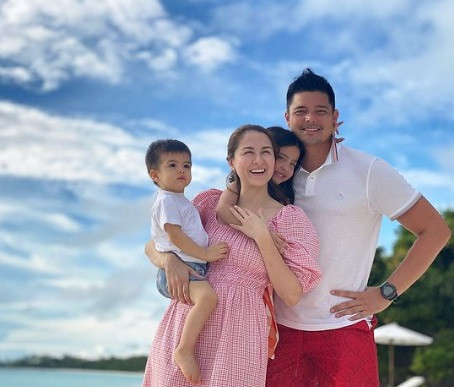 Đặc biệt là chị cả Zia, cô bé càng lớn càng phổng phao, xinh đẹp và sớm bộc lộ nhiều năng khiếu nghệ thuật.