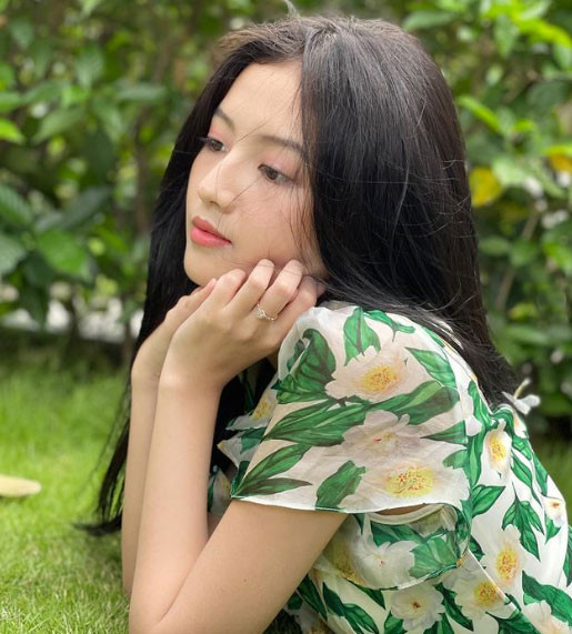 Bích Ngọc được chọn vào vai Diệp trong phần 2 Hương vị tình thân nhờ ngoại hình rất cuốn hút.