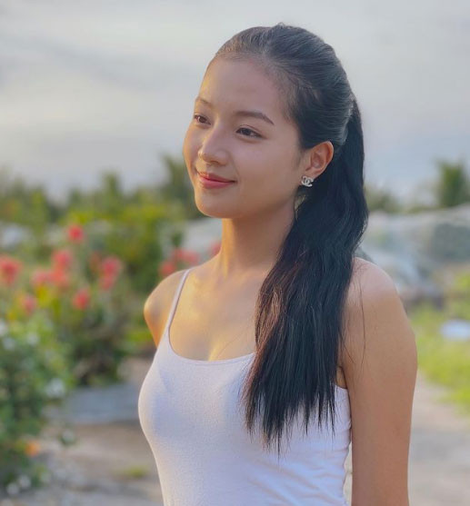 Tính đến hiện tại, Bích Ngọc đã tham gia ba bộ phim nhưng cô không phải là diễn viên được đào tạo chuyên nghiệp.