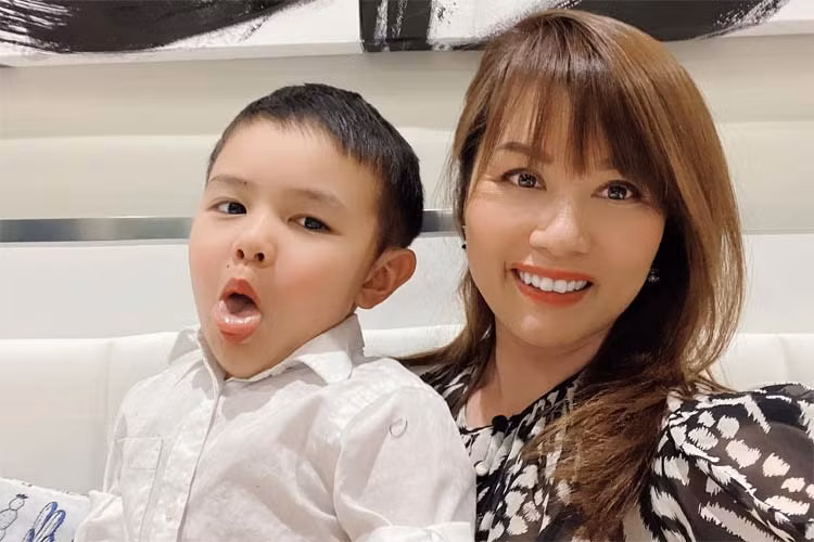 Ngày 18/7/2021, Thủy Tiên khiến nhiều người bất ngờ khi tuyên bố cô và Đan Trường đã ly hôn sau 8 năm chung sống.