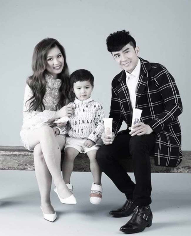 “… Trong những năm vừa qua, dù hoàn cảnh sống cách xa nhau về không gian, thời gian nhưng Tiên và anh Trường vẫn cố gắng rất nhiều để có thể nuôi dưỡng tình cảm và giữ gìn hạnh phúc gia đình. Tuy nhiên, sau tất cả những nỗ lực, Tiên và anh Trường đều không thể lấp đầy những khác biệt trong suy nghĩ và cuộc sống của cả hai….”, Thủy Tiên tiết lộ lý do cô và chồng chia tay.