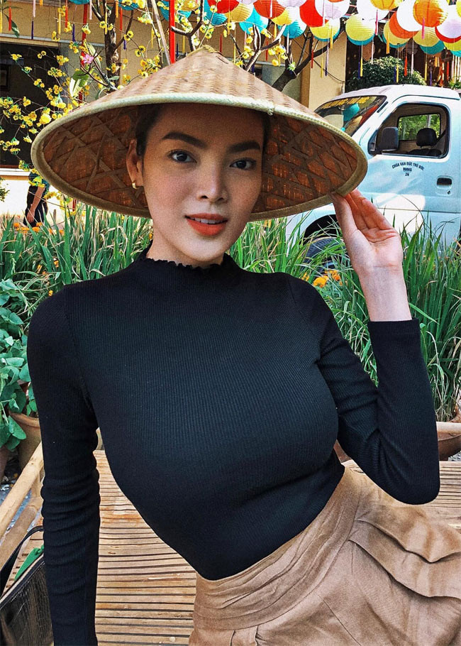 Đại sứ Hoàn mỹ 2020 được đánh giá là có nhiều nét giống với Hoa hậu Hoàn vũ 2017 Demi-Leigh Nel-Peters.