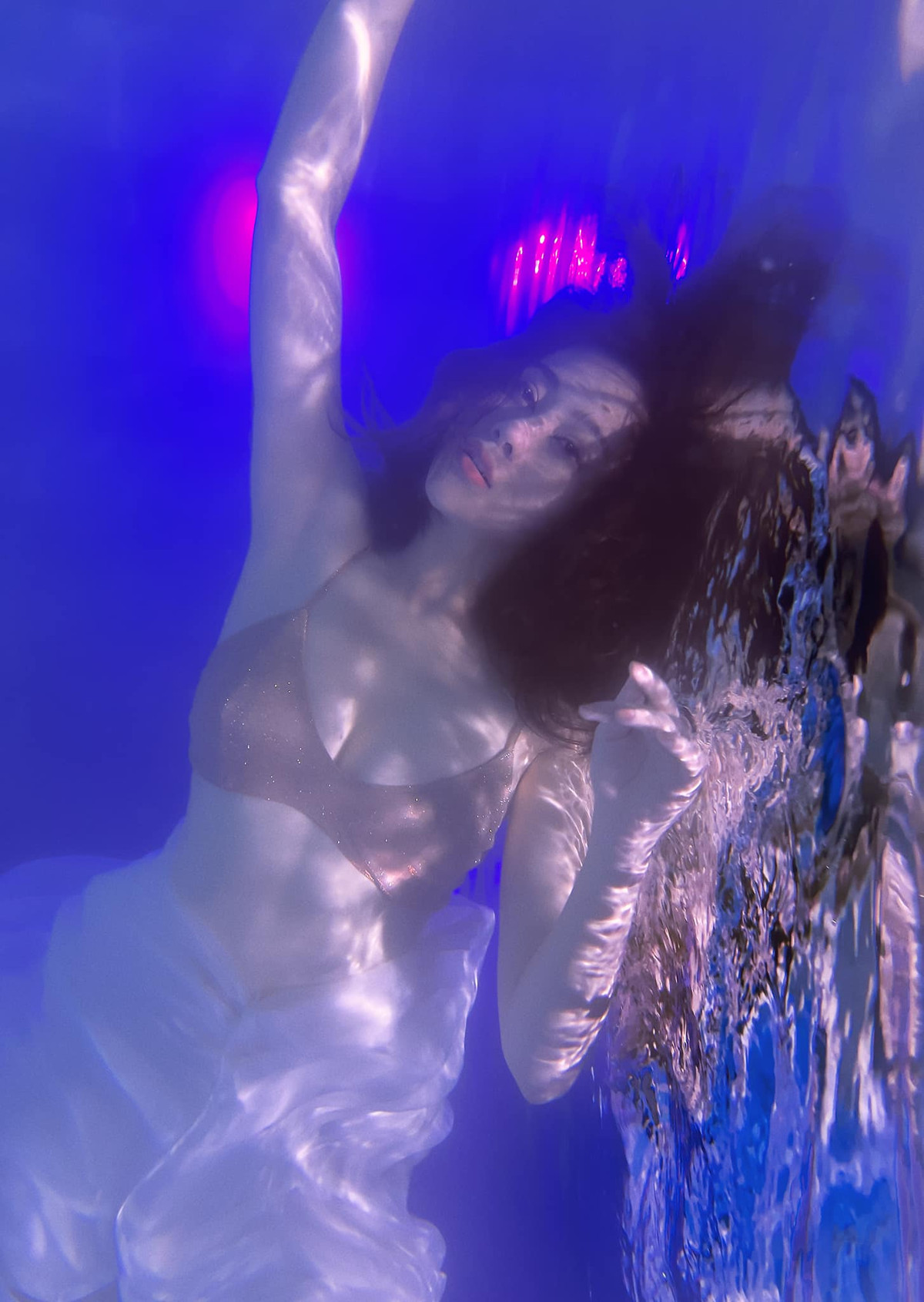 Sự nghiệp lẫn nhan sắc đều "thăng hoa" nhưng Phương Oanh vẫn lận đận đường tình duyên.