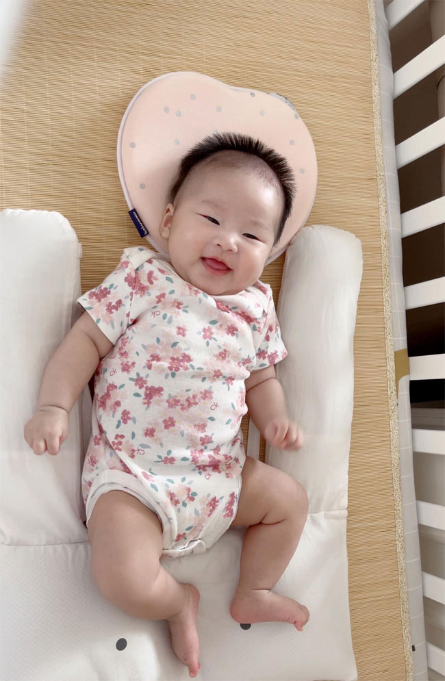 Trên trang cá nhân, Bảo Thanh liên tục cập nhật hình ảnh và từng giai đoạn phát triển của con gái.