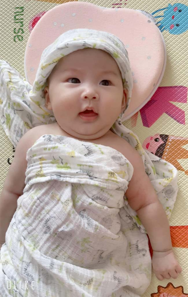 Càng lớn, con gái diễn viên Bảo Thanh càng rõ nét và xinh xắn hơn.