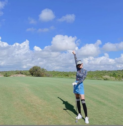 Cô tìm đến với golf và yoga, cũng như rèn luyện vũ đạo để giúp cơ thể dẻo dai và đốt cháy mỡ thừa.